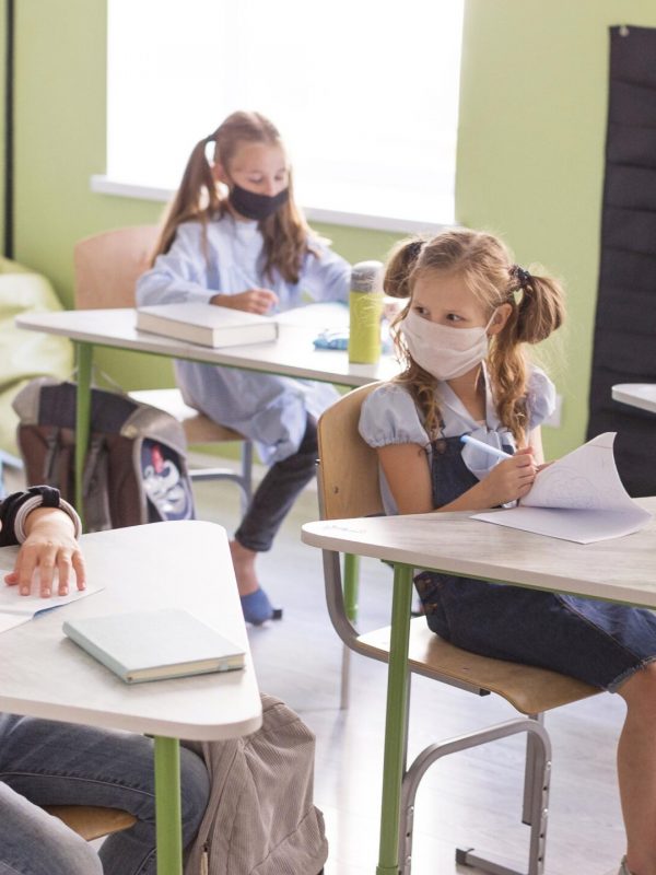 kids-protecting-themselves-with-face-masks-class